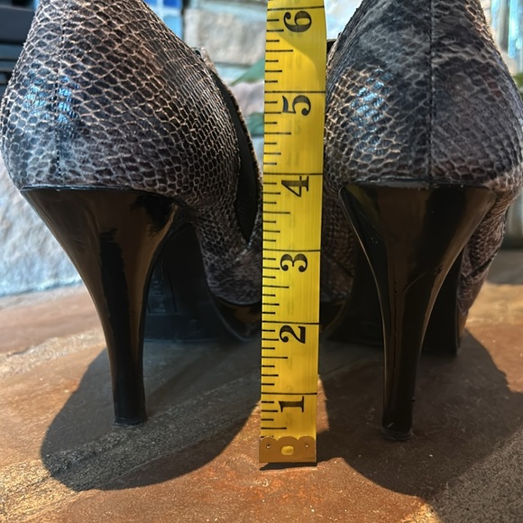 Snakeskin heels - Picture 4 of 4